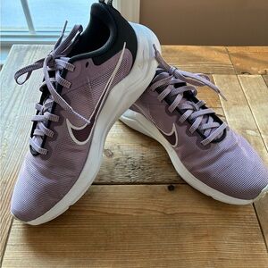 Nike Downshifter 12 Amethyst Wave Women's Purple and Black Sneakers EUC